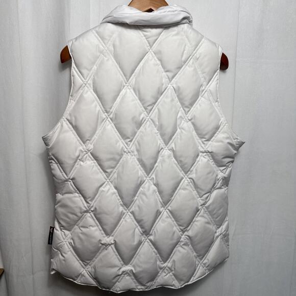 Women's White Puffer Down Vest Size XL Quilted Lightweight Pockets EUC Canadian - Picture 3 of 11